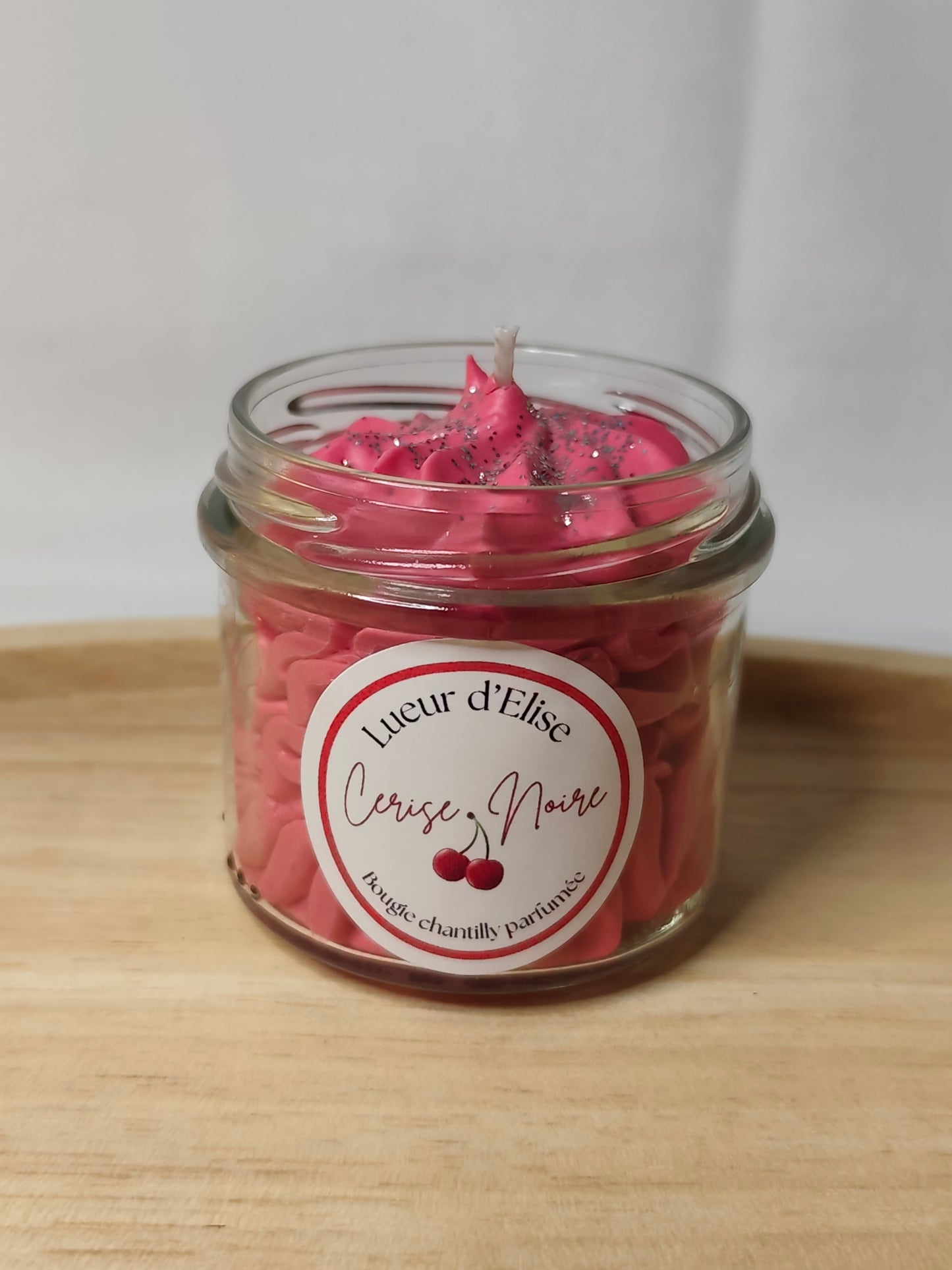 Bougie parfumée effet chantilly " Cerise Noire"
